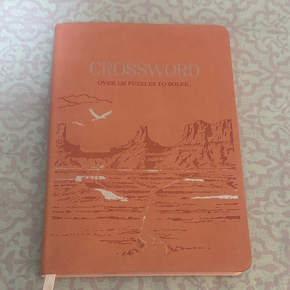 Hinkler Crossword Puzzle Book - Picture 1 of 4